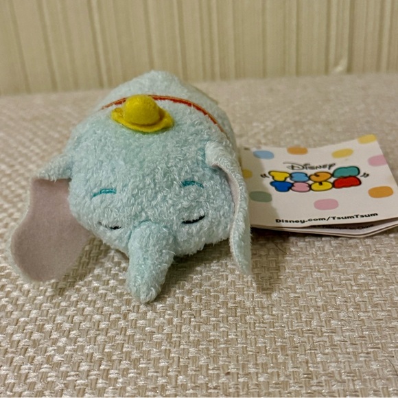 Disney Sleeping Dumbo Tsum Tsum - Picture 1 of 3